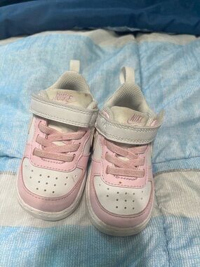 Nike Toddler Sneakers in Pink and White
